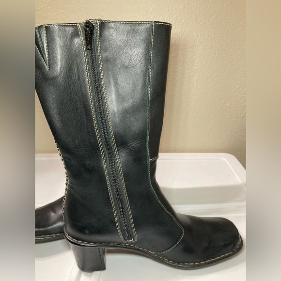 Tsonga Elegant Black Leather Heeled Boots with Decorative Stitching - Picture 3 of 14